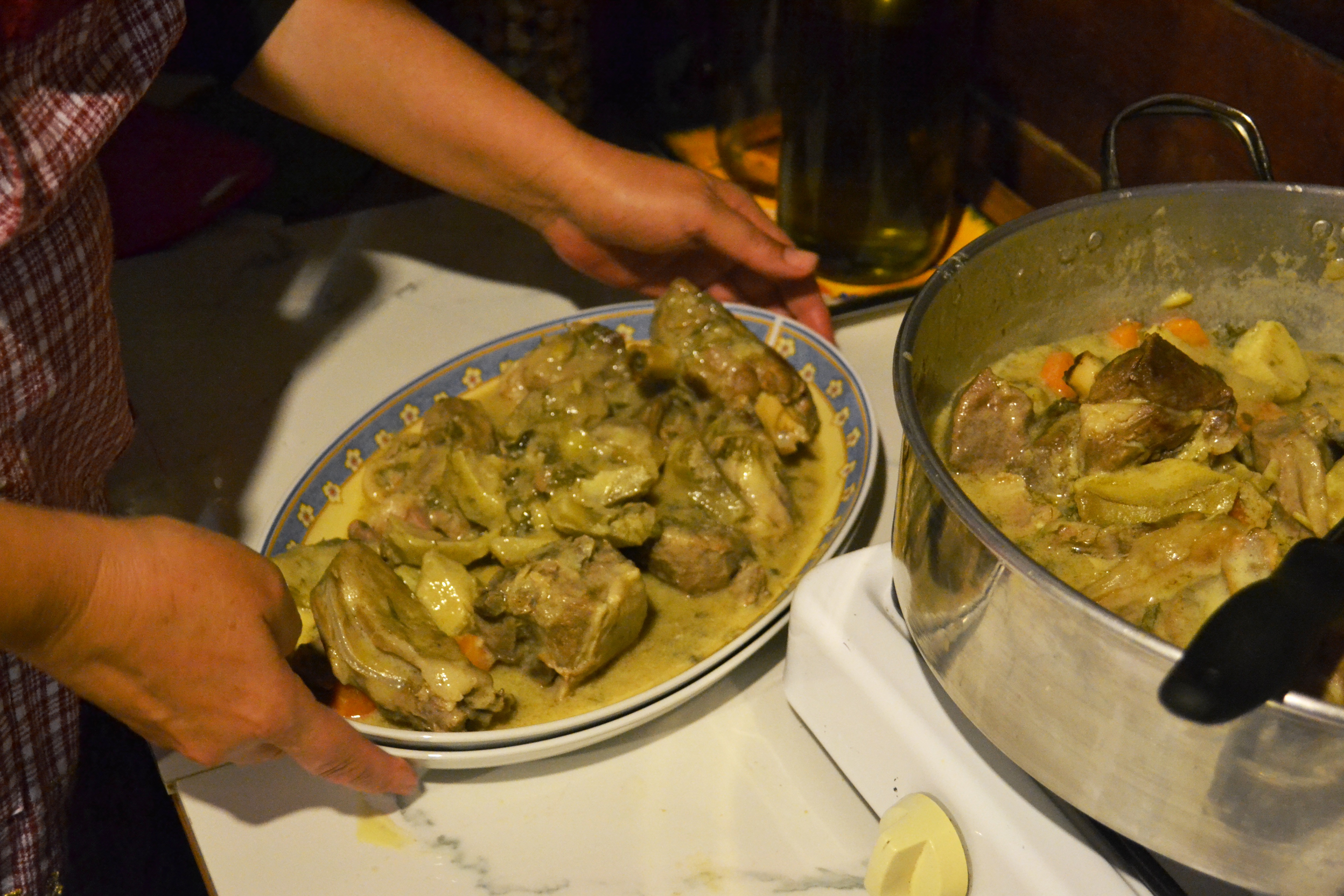 αρνί με αγκινάρες